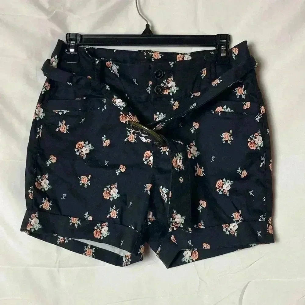 Torrid floral shorts with‎ belt